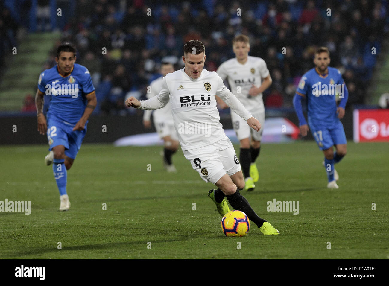 Getafe, Madrid, Spagna. Decimo Nov, 2018. Valencia CF di Kevin Gameiro visto in azione durante la Liga match tra Getafe CF e Valencia CF al Coliseum Alfonso Perez a Getafe, Spagna. Credito: Legan P. macis/SOPA Immagini/ZUMA filo/Alamy Live News Foto Stock