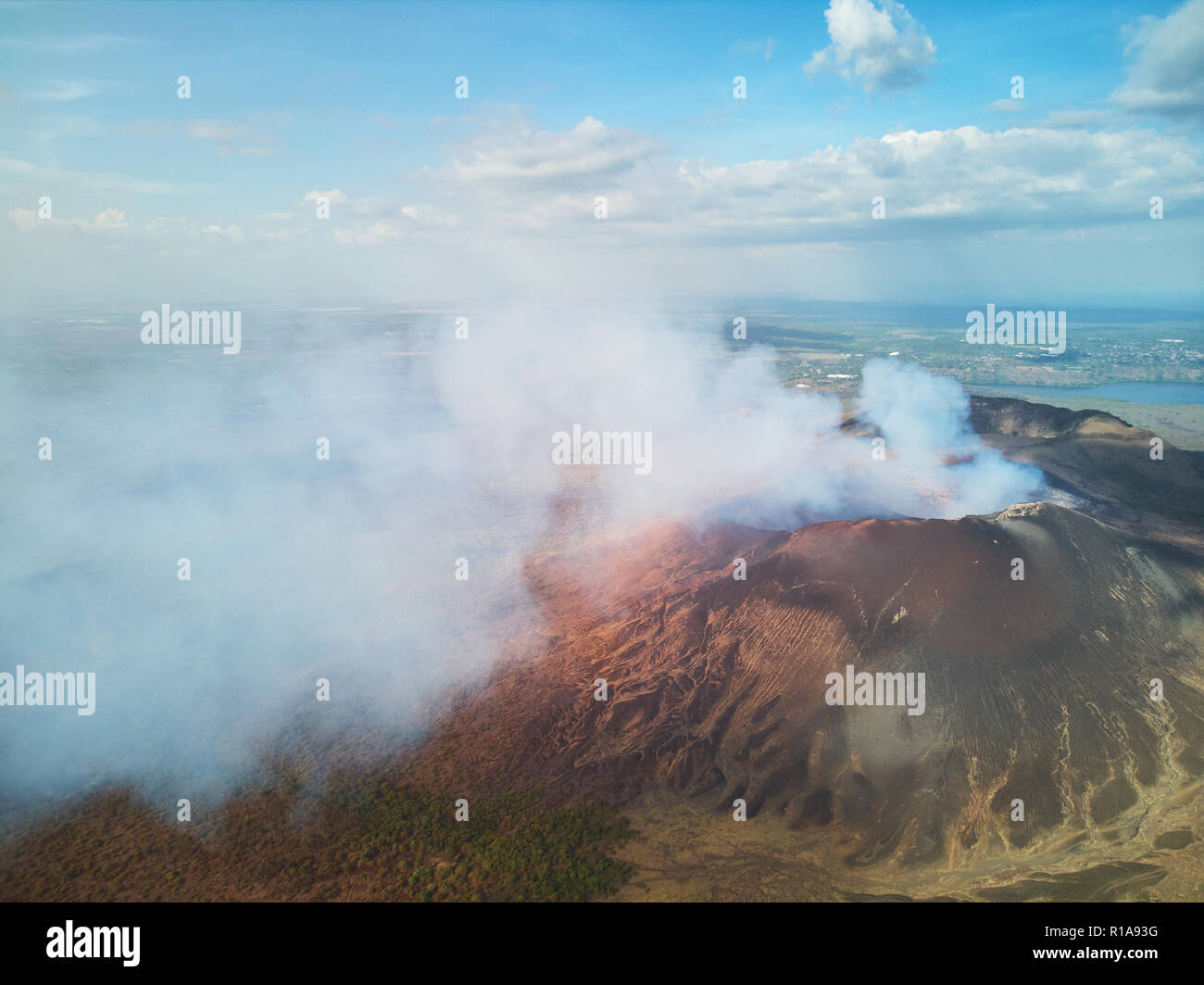 Il vapore provengono da Vulcano Masaya in Nicaragua il paesaggio Foto Stock