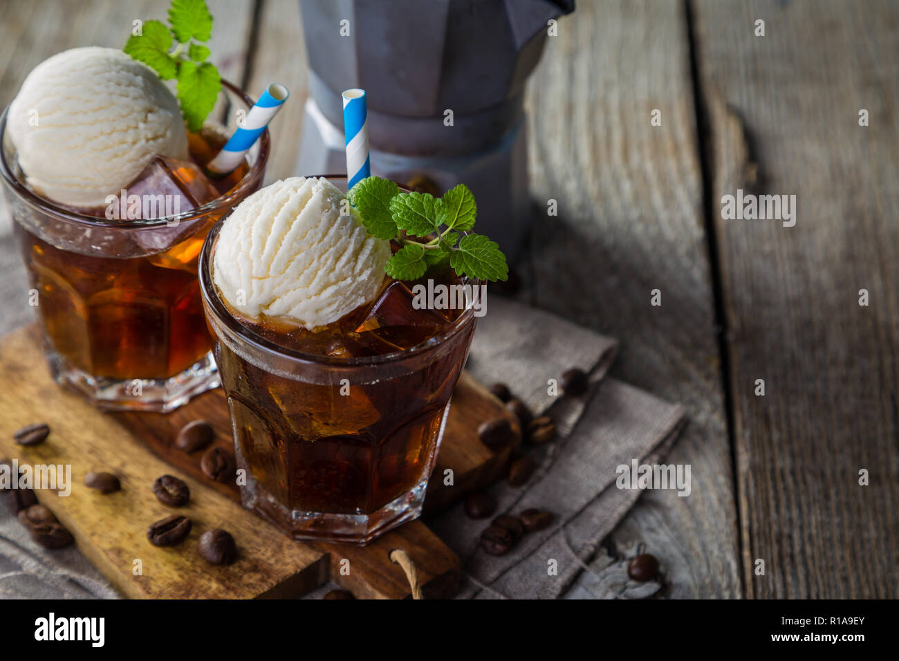 Caffè ghiacciato con gelato alla vaniglia Foto Stock