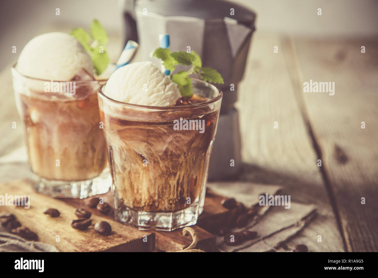 Caffè ghiacciato con gelato alla vaniglia Foto Stock