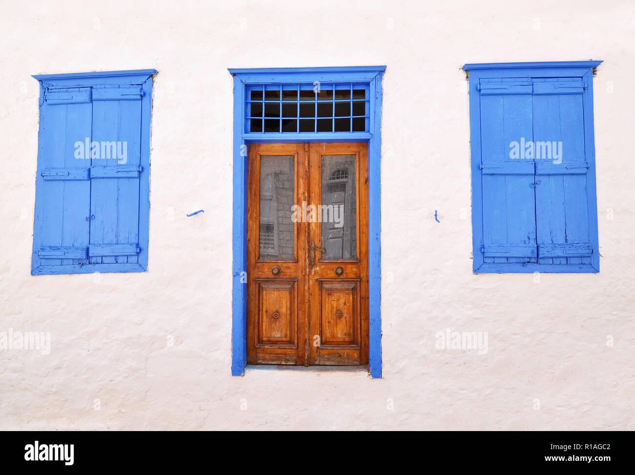Tradizionale porta in legno e finestre a Hydra Island golfo Saronico Grecia Foto Stock