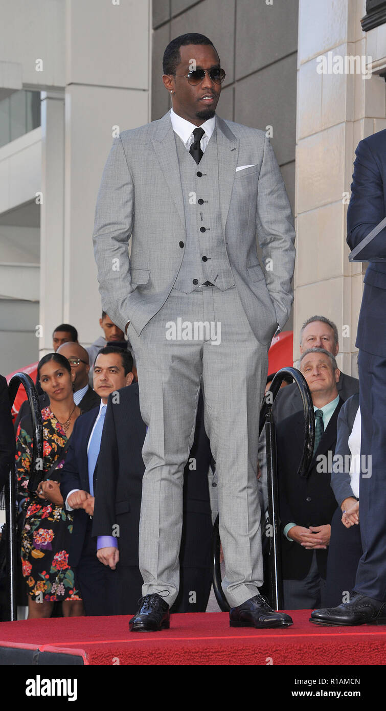 Sean Diddy Combs a stella per Kenny Babyface Edmonds sulla Hollywood Walk of Fame a Los Angeles.Sean Diddy Combs 135 evento nella vita di Hollywood - California, tappeto rosso Evento, STATI UNITI D'AMERICA, industria cinematografica, celebrità, fotografia, Bestof, arte cultura e intrattenimento, Topix celebrità moda, migliori della vita di Hollywood, evento nella vita di Hollywood - California, moquette rossa e dietro le quinte, movie celebrità, personaggi televisivi, musica celebrità, Topix, Bestof, arte cultura e intrattenimento, verticale, una persona, la fotografia di moda, a piena lunghezza e 2013 Indagine tsuni@Gamma-USA.com , Tsuni Credito / USA Foto Stock