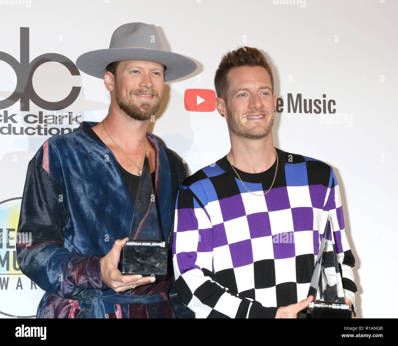 2018 American Music Awards Press Room presso il Teatro di Microsoft il 9 ottobre 2018 a Los Angeles, CA dotata di: Brian Kelley, Tyler Hubbard dove: Los Angeles, California, Stati Uniti quando: 10 Ott 2018 Credit: Nicky Nelson/WENN.com Foto Stock