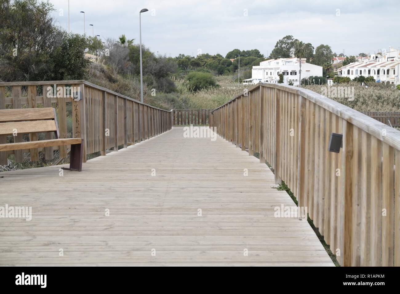 Legno passerella recintata Foto Stock