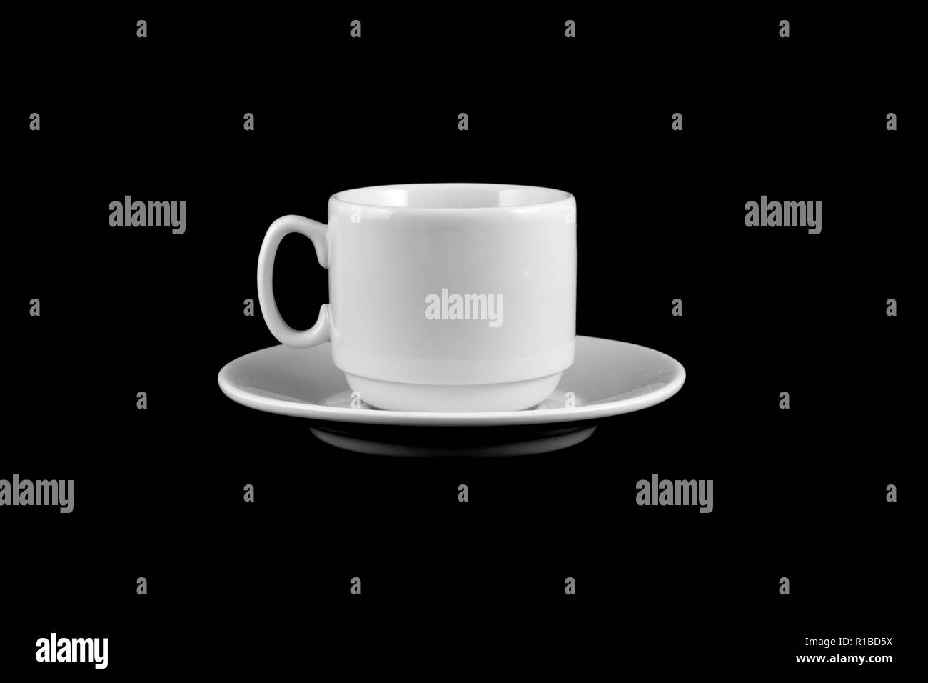 Tazza di caffè su sfondo nero Foto Stock