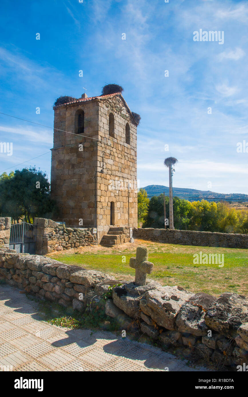 Torre di Nuestra Señora de la Asunción chiesa. Santa Maria de los Caballeros, provincia di Avila, Castilla Leon, Spagna. Foto Stock
