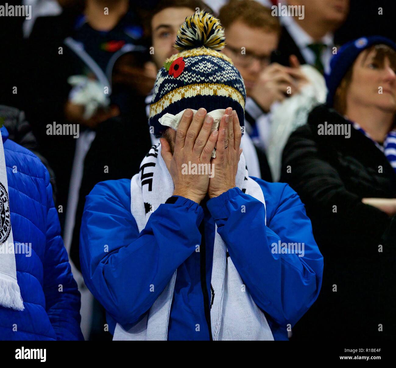 Leicester. Xi Nov, 2018. Il Leicester City sostenitore reagisce dopo la Premier League inglese match tra Il Leicester City FC e Burnley FC al King Power Stadium di Leicester, Gran Bretagna il 9 novembre 10, 2018. La partita si è conclusa 0-0. Credito: Xinhua/Alamy Live News Foto Stock