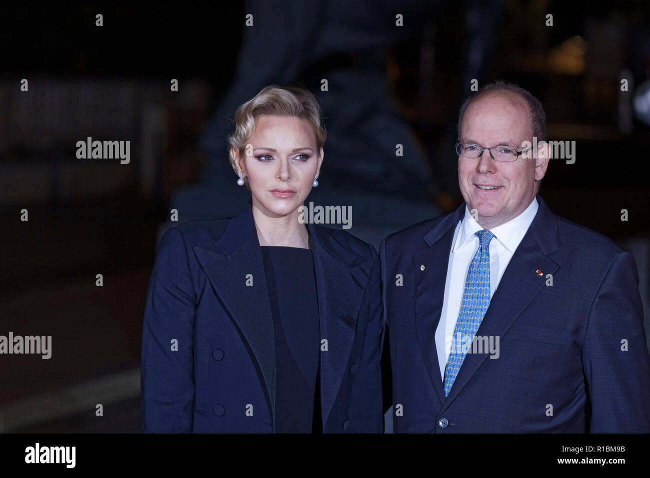 Parigi, Francia. Decimo Nov, 2018. Arrivo di Charlène de Monaco e il Principe Alberto II di Monaco per la cena in presenza dei capi di Stato e di governo e organizzazione internazionale leader nel corso internazionale di commemorazione del centenario del 1918 armistizio al Musée d'Orsay a Parigi il 10 novembre 2018 a Parigi, Francia. Credito: Bernard Menigault/Alamy Live News Foto Stock