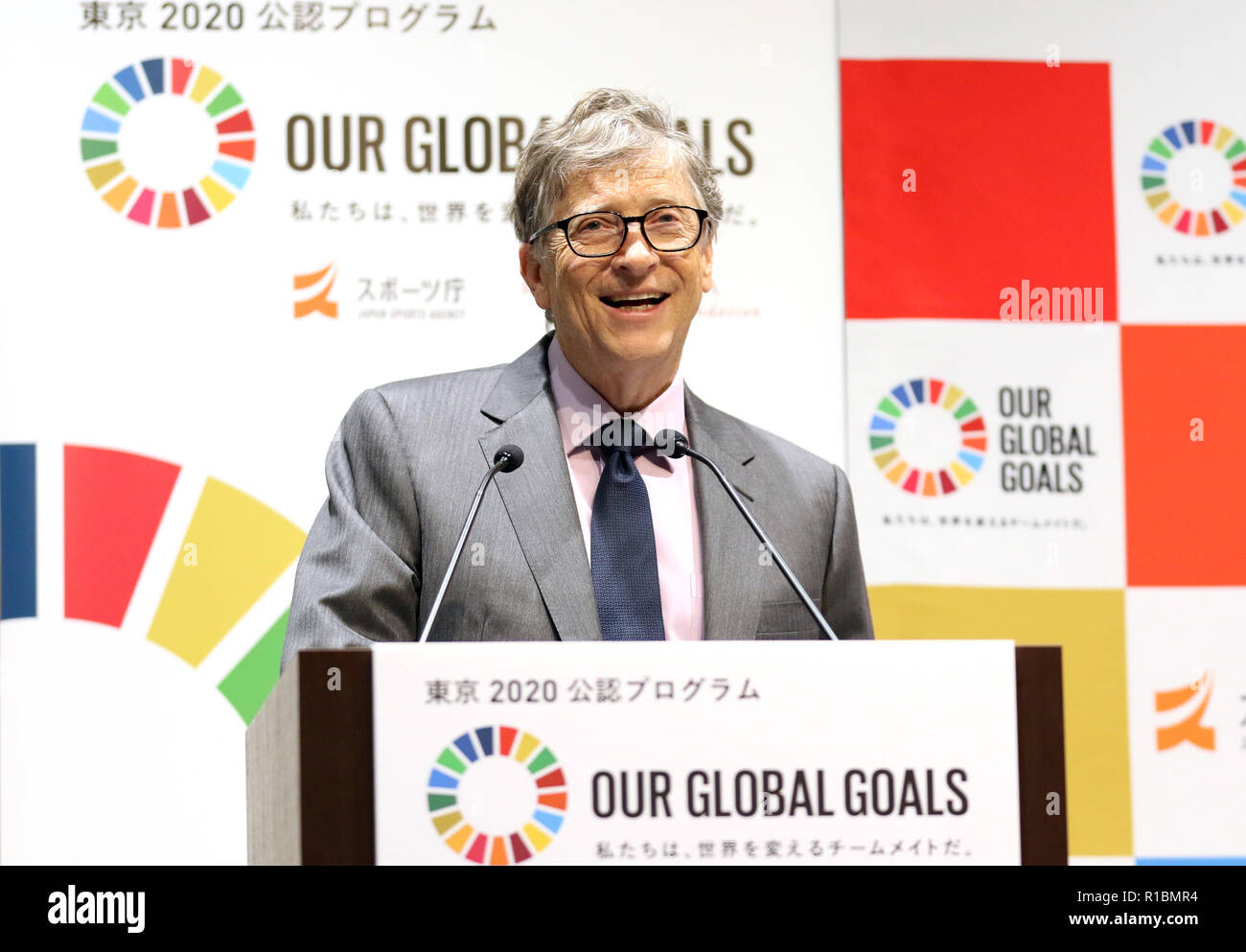 Tokyo, Giappone. 9 Nov, 2018. Noi il gigante del software Microsoft fondatore Bill Gates parla in una conferenza stampa come Bill e Melinda Gates Foundation avrà una partnership con il Giappone Sport Agenzia per le Nazioni Unite gli obiettivi di uno sviluppo sostenibile (SDGs) a Tokyo il Venerdì, 9 novembre 2018. Essi si avvia una campagna "I nostri obiettivi globali' per capitalizzare su impulso del Tokyo 2020 Olimpiadi e Paraolimpiadi invernali. Credito: Yoshio Tsunoda/AFLO/Alamy Live News Foto Stock