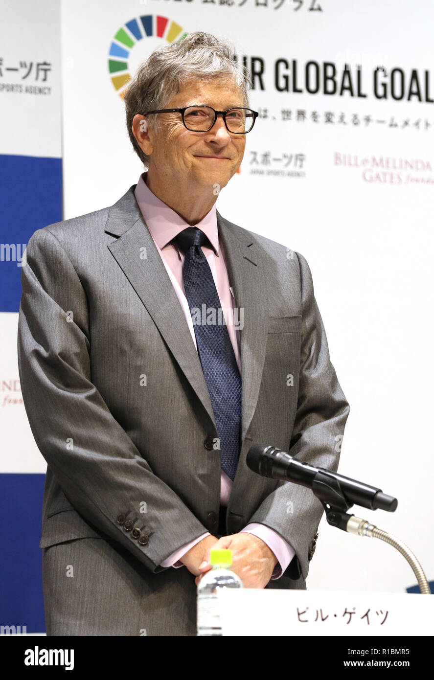 Tokyo, Giappone. 9 Nov, 2018. Noi il gigante del software Microsoft fondatore Bill Gates parla in una conferenza stampa come Bill e Melinda Gates Foundation avrà una partnership con il Giappone Sport Agenzia per le Nazioni Unite gli obiettivi di uno sviluppo sostenibile (SDGs) a Tokyo il Venerdì, 9 novembre 2018. Essi si avvia una campagna "I nostri obiettivi globali' per capitalizzare su impulso del Tokyo 2020 Olimpiadi e Paraolimpiadi invernali. Credito: Yoshio Tsunoda/AFLO/Alamy Live News Foto Stock