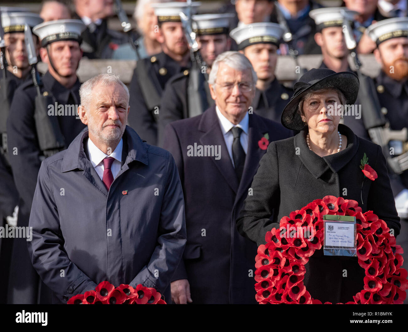 Londra REGNO UNITO, 11 novembre 2018 il Servizio Nazionale del ricordo presso il cenotafio di Londra sul ricordo domenica in presenza di HM della Regina, il Primo ministro, Theresa Maggio, ex Primi ministri e di alti ministri del governo e rappresentanti del Commenwealth Il Prie Miniser Theresa Maggio con il suo wreathCredit Ian Davidson/Alamy Live News Foto Stock