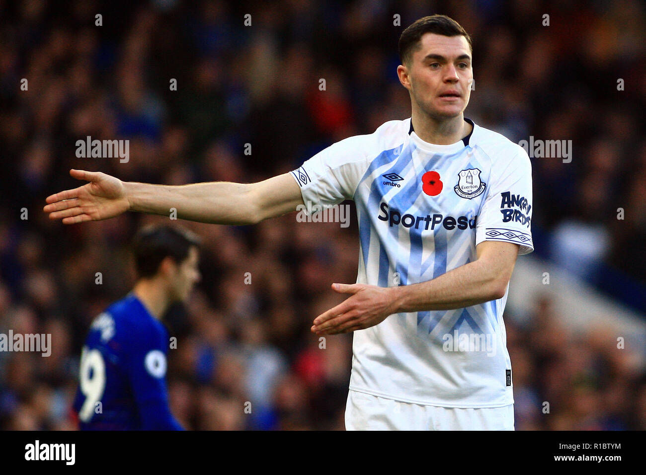 Londra, Regno Unito. Xi Nov, 2018.Michael Keane di Everton guarda a. Premier League, Chelsea v Everton a Stamford Bridge di Londra domenica 11 novembre 2018. Questa immagine può essere utilizzata solo per scopi editoriali. Solo uso editoriale, è richiesta una licenza per uso commerciale. Nessun uso in scommesse, giochi o un singolo giocatore/club/league pubblicazioni. pic da Steffan Bowen/ Andrew Orchard fotografia sportiva/Alamy Live news Foto Stock