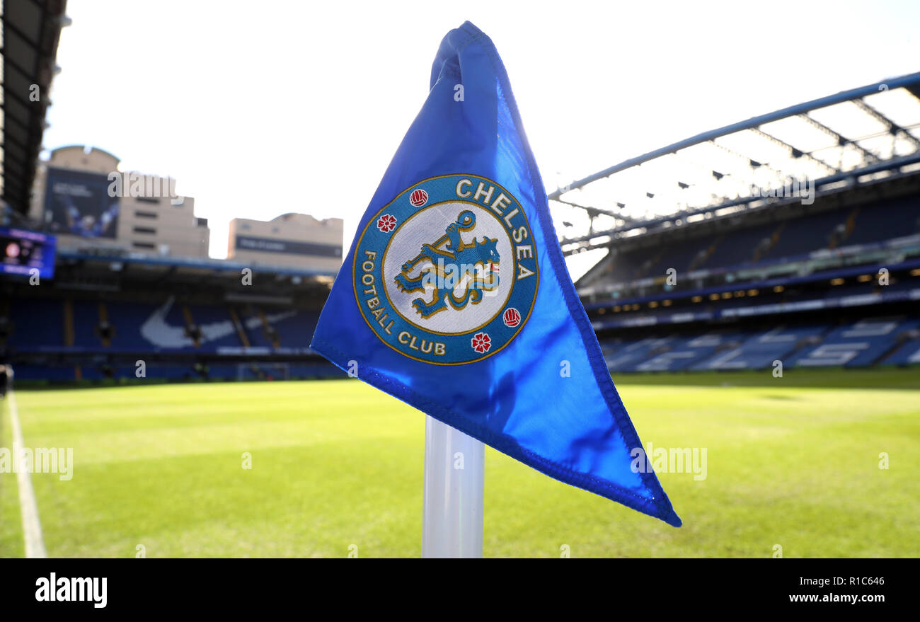 Chiusura del Chelsea bandiera prima della Premier League a Stamford Bridge, Londra. Foto Stock