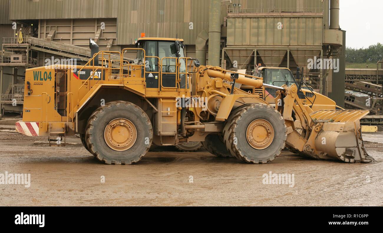 Un gommato Caterpillar pala di carico lavorando in una cava in Leicestershire Foto Stock