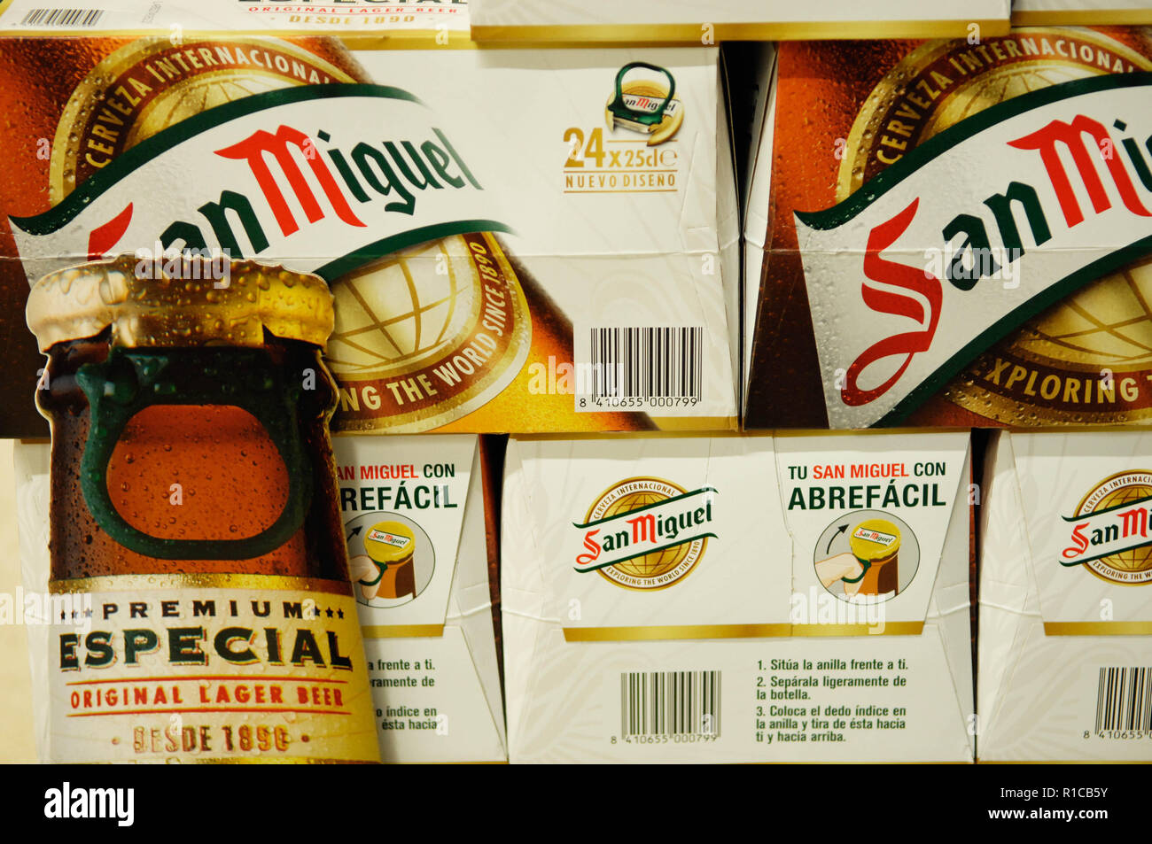 San Miguel, la birra in bottiglia Foto Stock