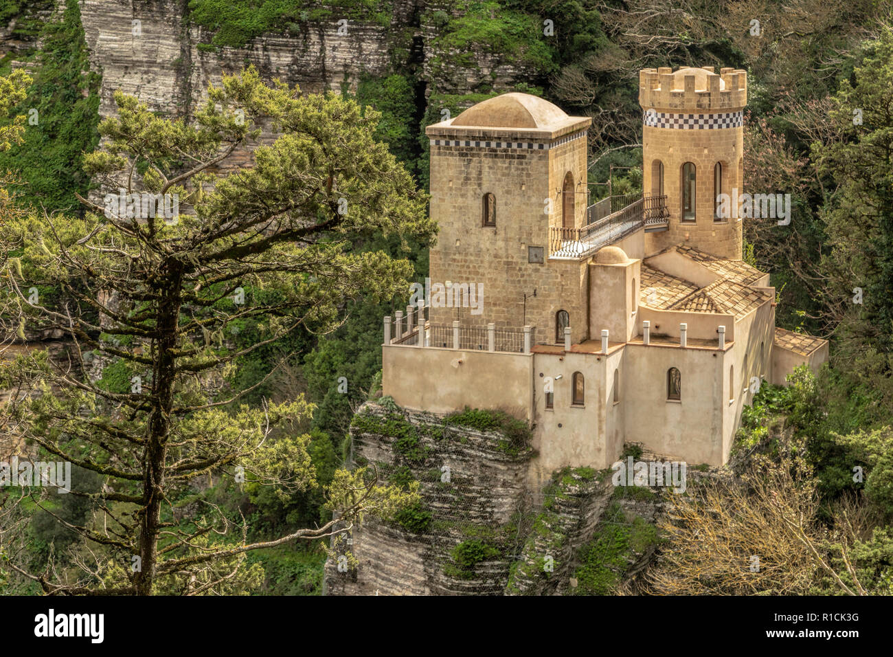 Vista del castello di Pepoli, Sicilia castello sul Monte San Giuliano, Erice, Sicly, Italia meridionale. Foto Stock