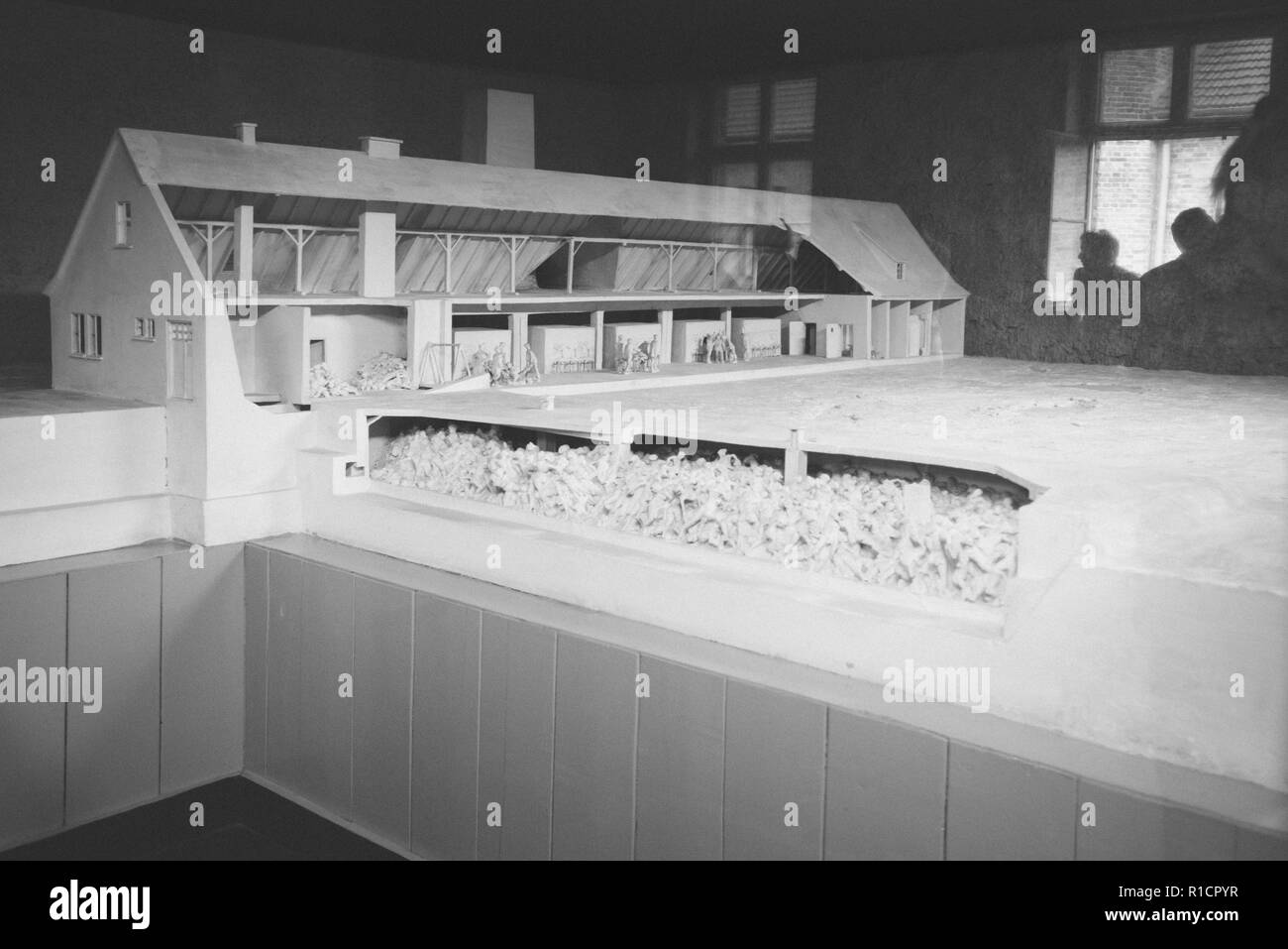 Auschwitz campo di lavoro e sterminio nazista. Il modello della camera del gas e forno crematorio. Auschwitz, Tedesco-occupato, Polonia, Europa Foto Stock