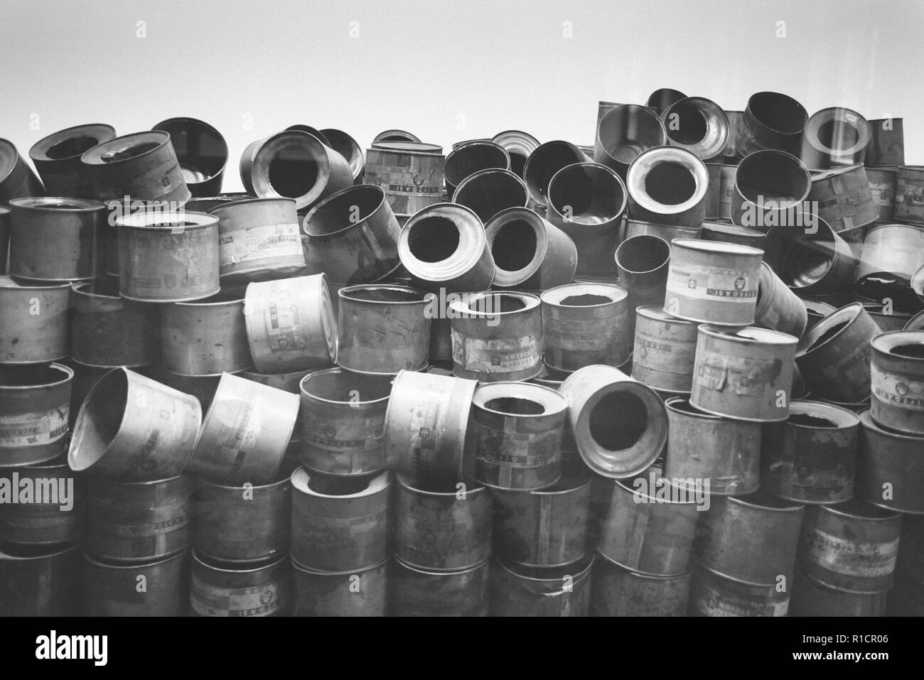 Auschwitz campo di lavoro e sterminio nazista. Zyklon B lattine. Auschwitz, Tedesco-occupato, Polonia, Europa Foto Stock
