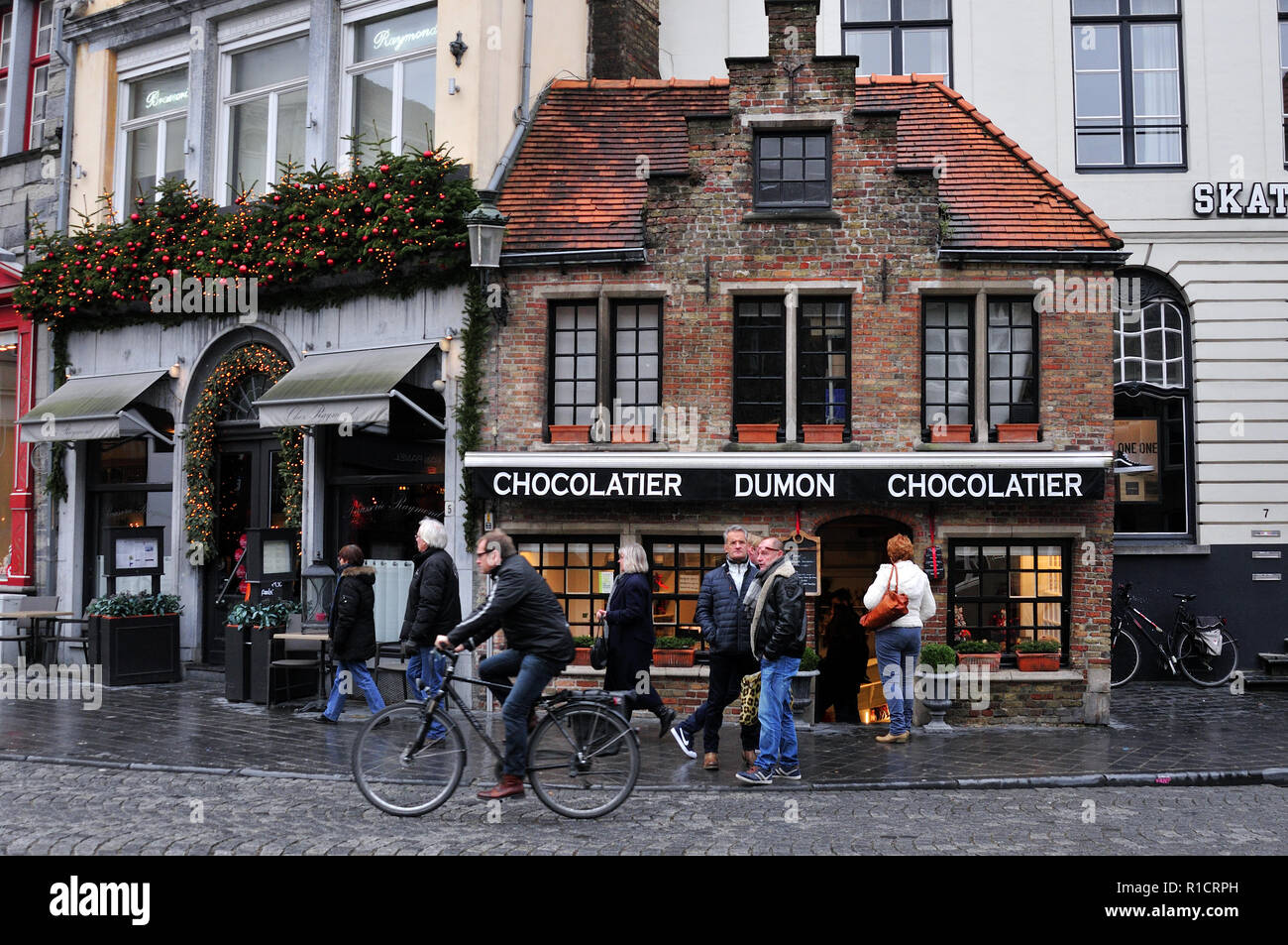 Il negozio "Chocolatier Dumon' in Bruges (Belgio). Foto Stock