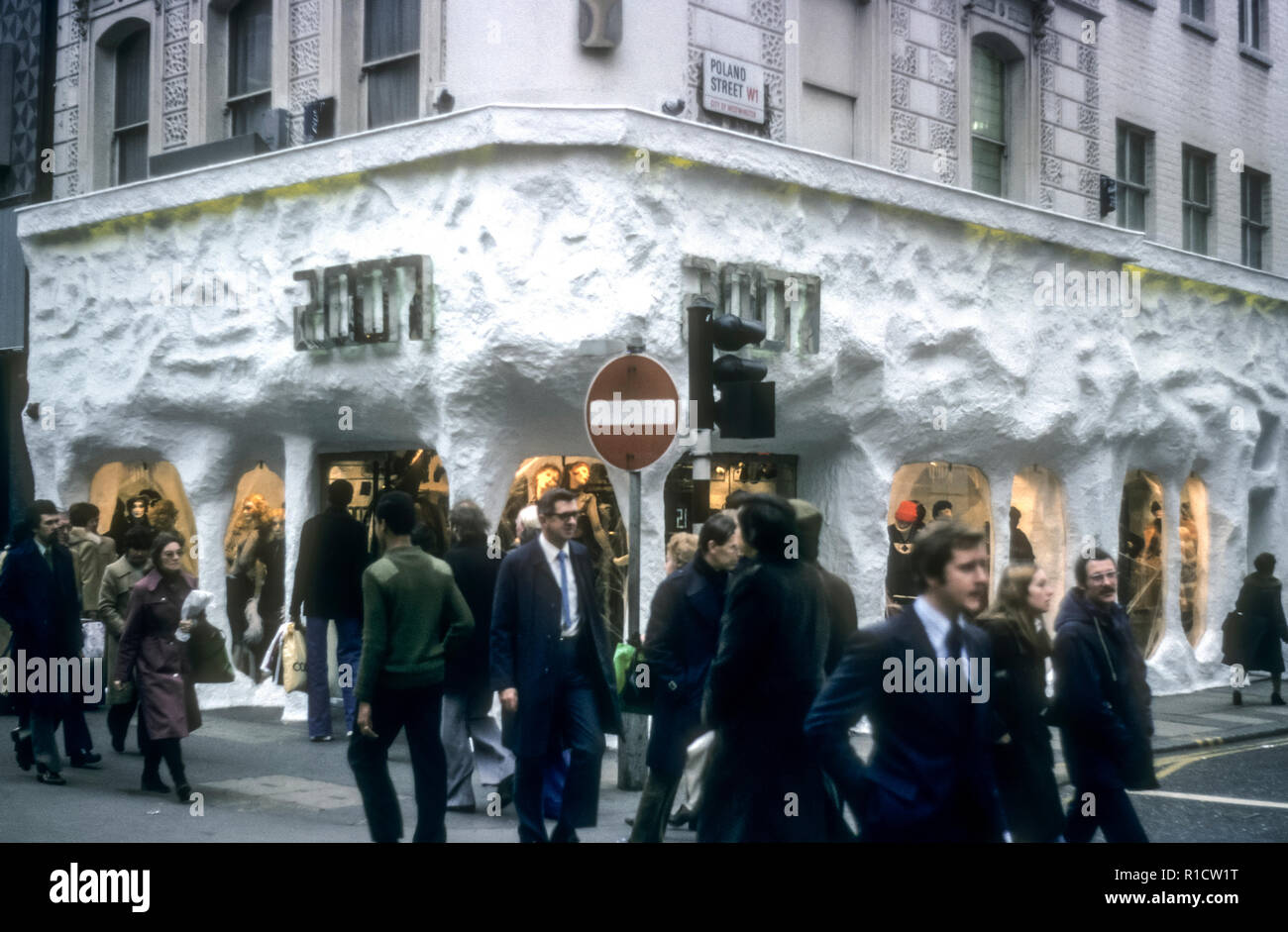 2001 Boutique su un angolo della Polonia Street e Oxford Street nel dicembre 1976. Foto Stock