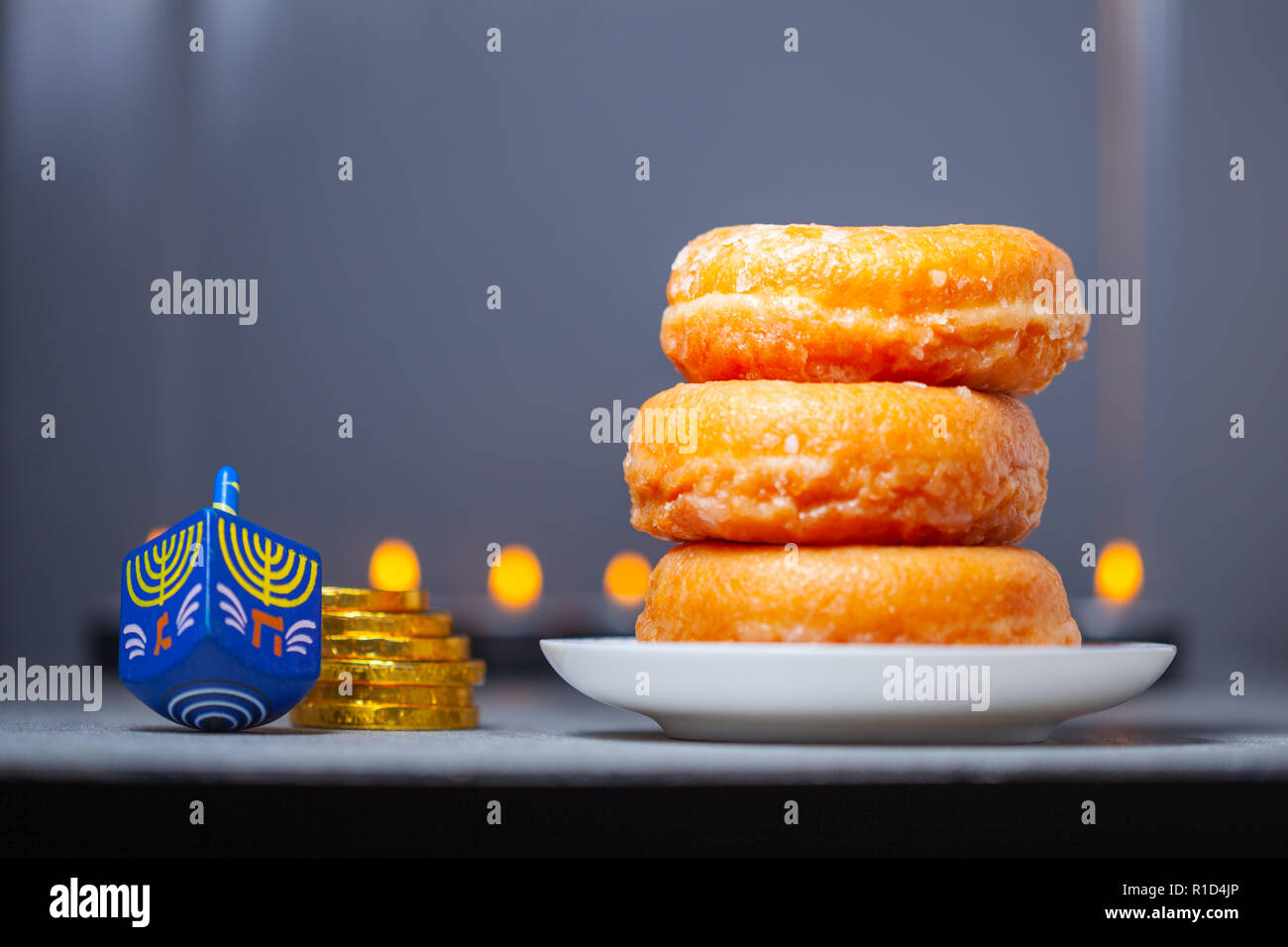 I simboli religiosi della festa ebraica Hanukkah. Foto Stock