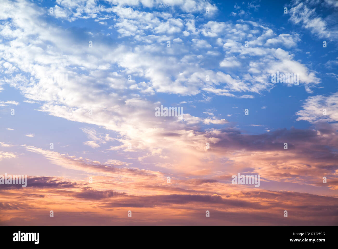 Colorato cielo nuvoloso al tramonto, naturali foto di sfondo Foto Stock