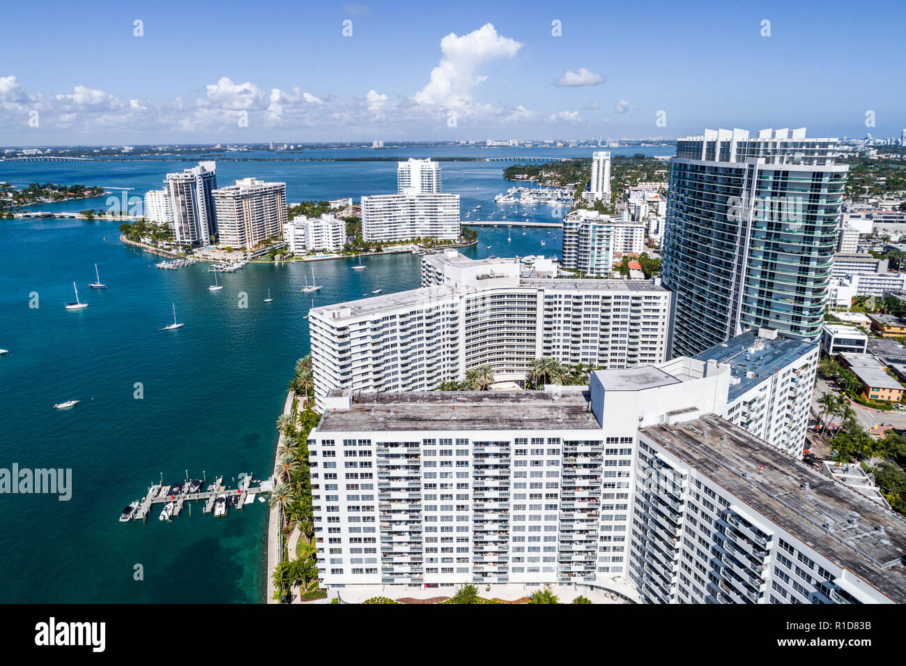 Miami Beach Florida, Biscayne Bay Water, vista aerea dall'alto, Flamingo South Beach condominium, grattacielo alto grattacielo grattacieli buildin Foto Stock