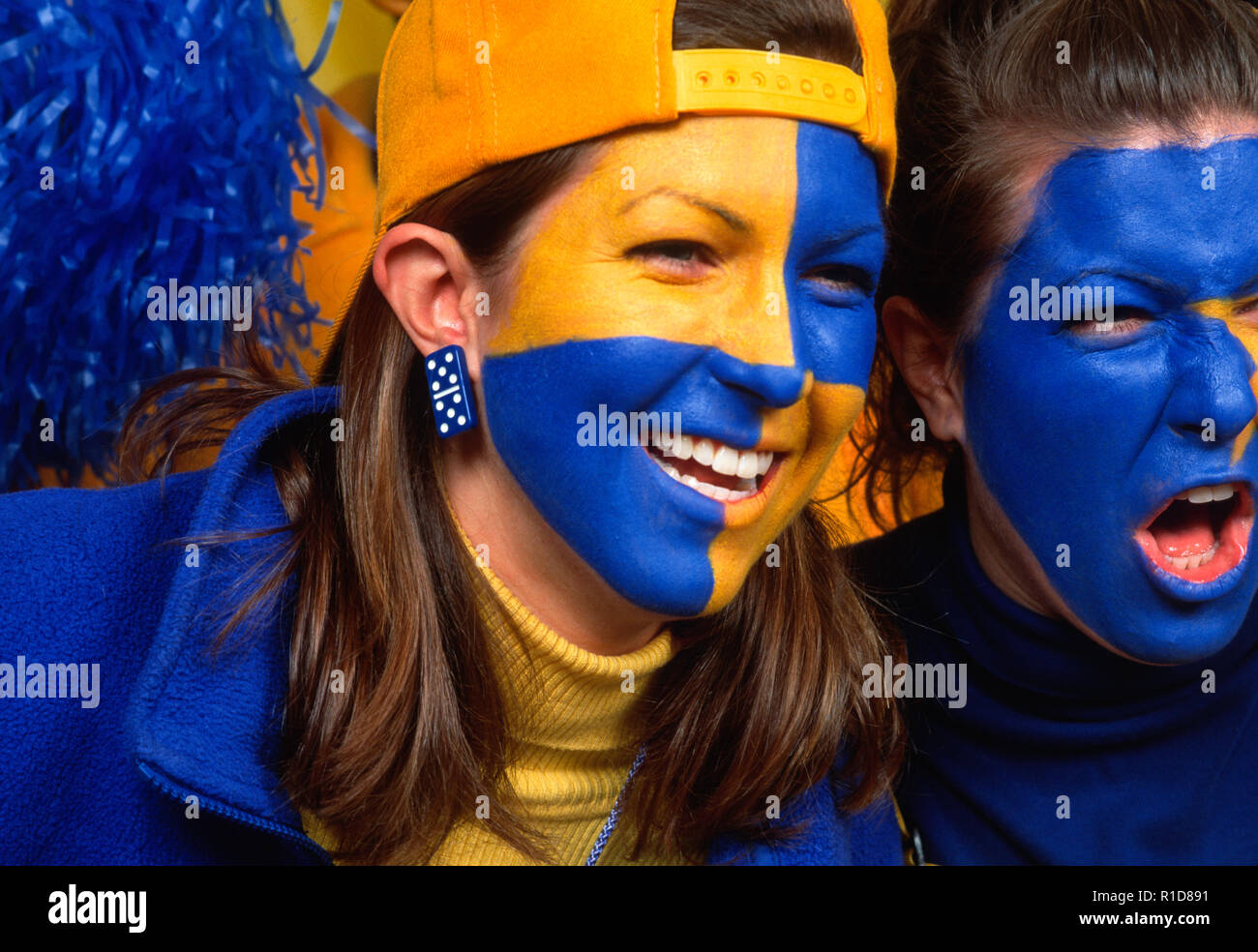 Entusiasti appassionati di sport con facce dipinte in un gioco, USA Foto Stock