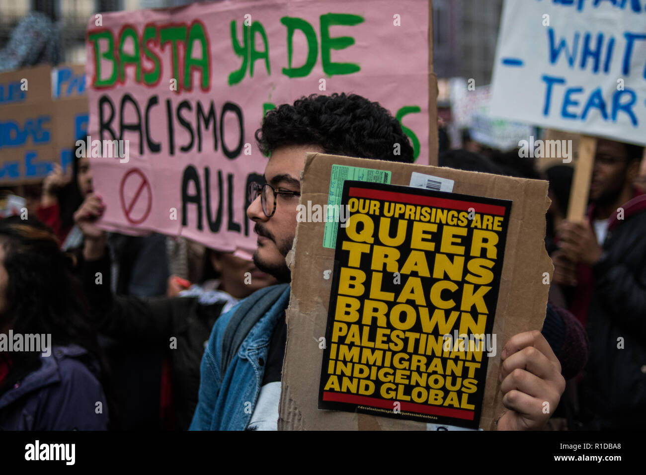Madrid. Spagna. 11th, Nov, 2018. Persone che protestano durante una manifestazione sotto lo slogan "contro il razzismo istituzionale' a Madrid, Spagna. Credito: Marcos del Mazo/Alamy Live News Foto Stock
