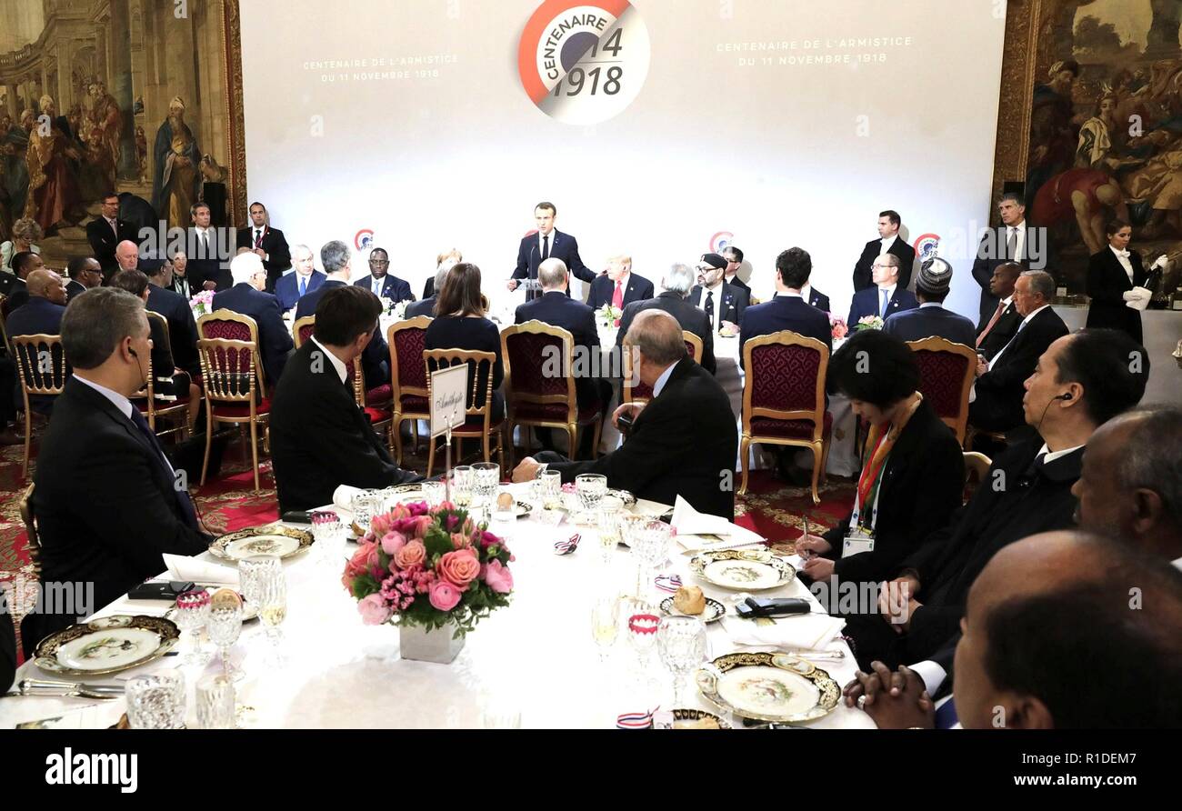 Il Presidente francese Emmanuel Macron indirizzi leader mondiale nel corso di una colazione di lavoro presso il Elysee Palace Novembre 11, 2018 a Parigi, Francia. La manifestazione fa parte della commemorazione centenaria di armistizio giorno segna la fine della Prima Guerra Mondiale. Foto Stock