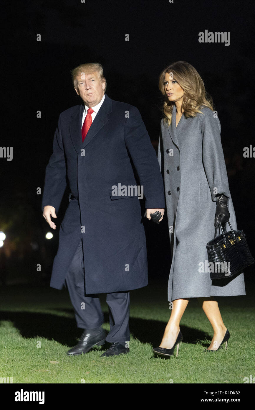 Washington, Distretto di Columbia, Stati Uniti d'America. Xi Nov, 2018. Il Presidente degli Stati Uniti, Trump e la first lady Melania Trump arrivano torna alla Casa Bianca di Washington, DC dopo aver partecipato ad eventi che segna il centenario della I Guerra Mondiale armistizio Domenica, 11 novembre 2018 Credit: Chris Kleponis/CNP/ZUMA filo/Alamy Live News Foto Stock