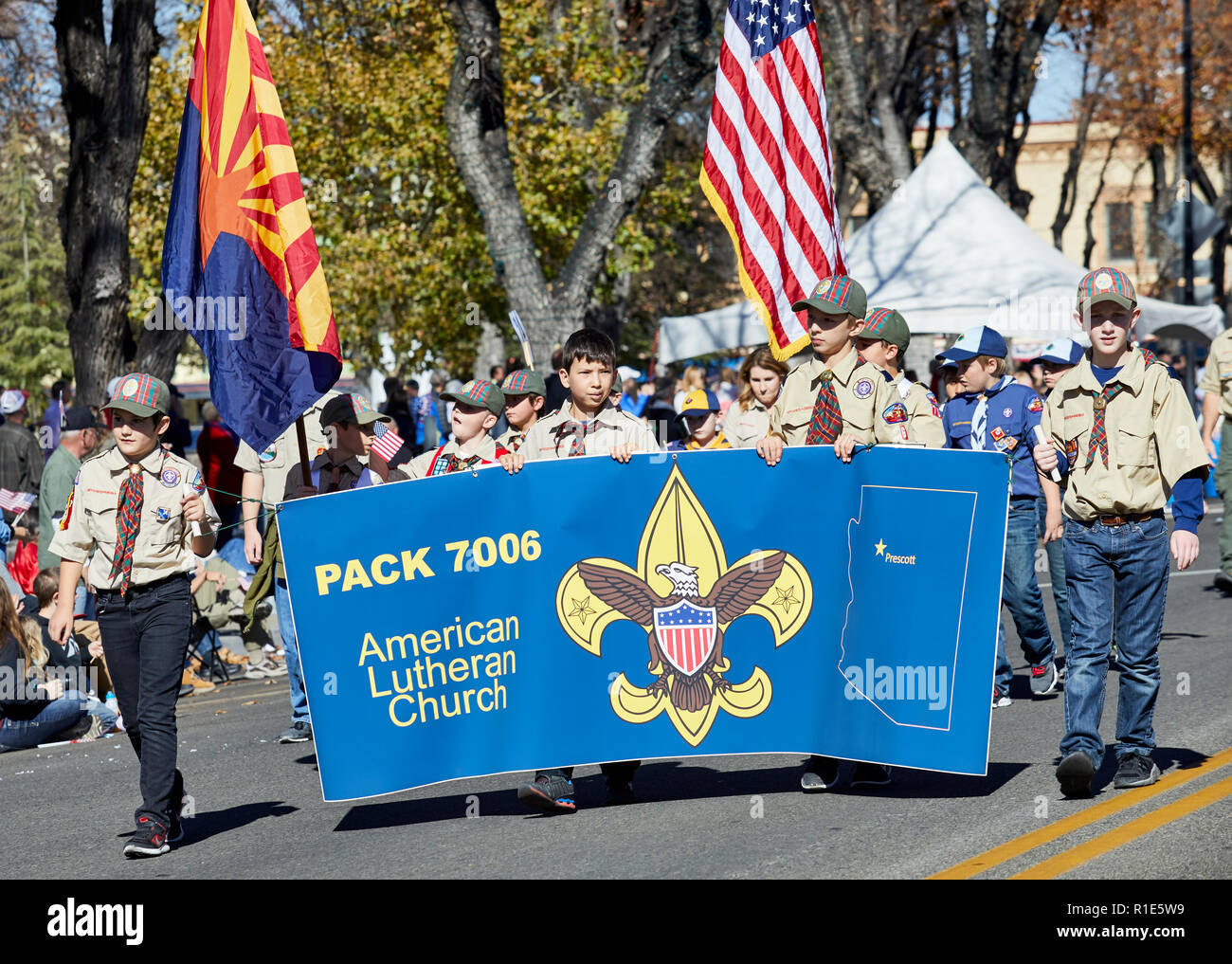 Prescott, Arizona, Stati Uniti d'America - 10 Novembre 2018: Boy Scout marciando nella Veteran's parata del giorno su Cortez San Foto Stock