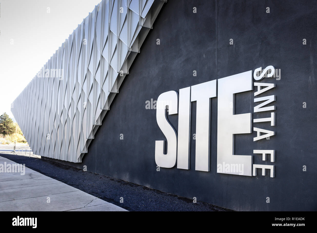 Il sito di Santa Fe è un edificio a distinte e moderno concetto architettonico dinamico per presentazioni e produzioni artistiche e innovat curatoriale Foto Stock