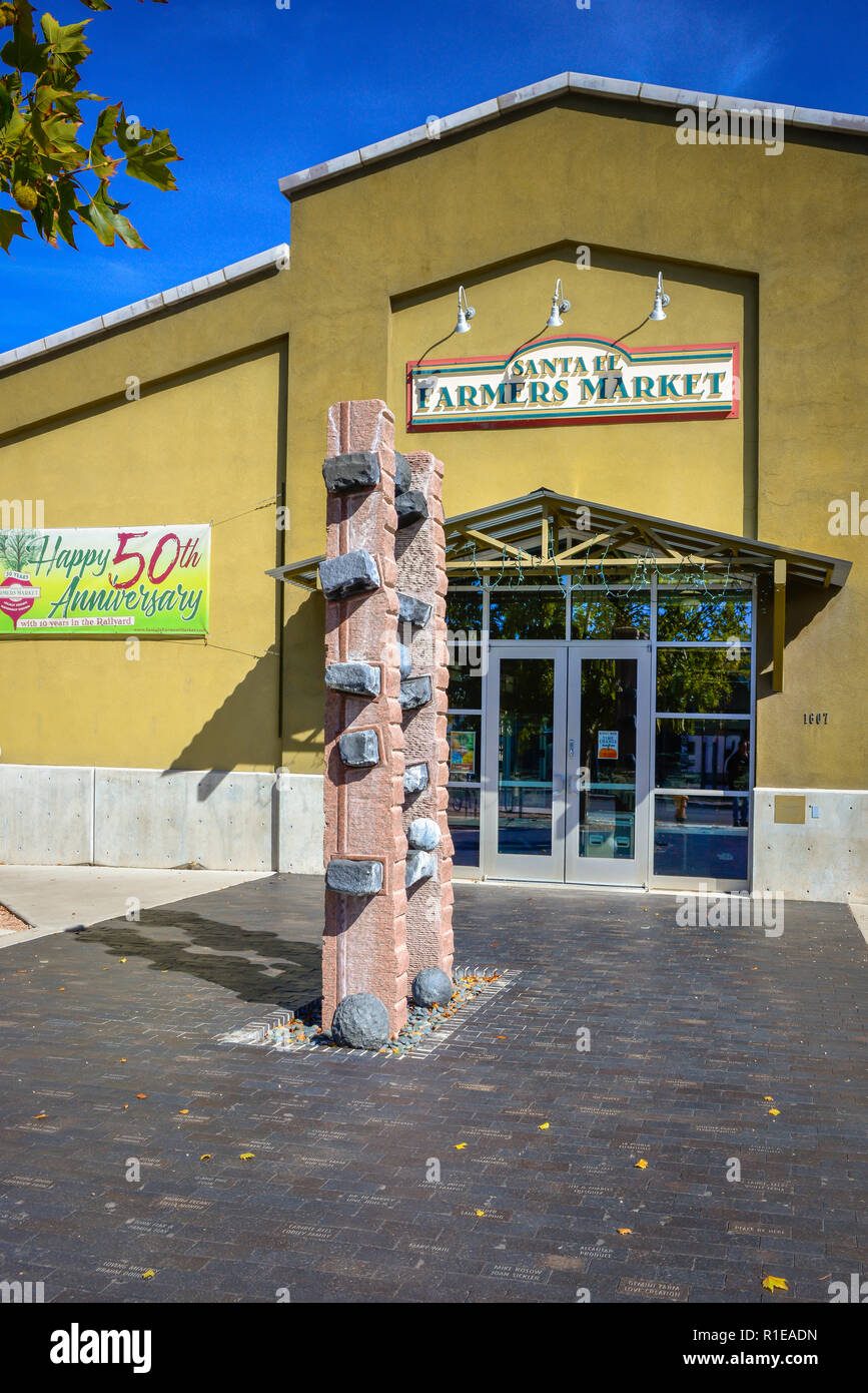L'ingresso al Santa Fe Mercato Agricolo edificio indoor nel Railyard quartiere delle Arti di Santa Fe, NM, Stati Uniti d'America Foto Stock