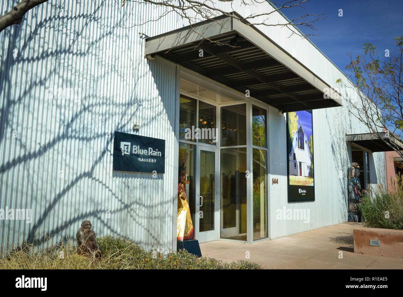 Ingresso alla pioggia blu galleria d'arte a Santa Fe Railyard arts distrcit a Santa Fe, NM, Stati Uniti d'America Foto Stock