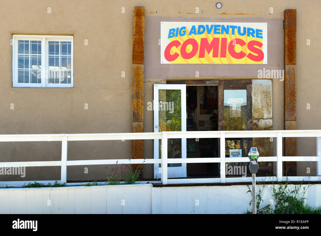 Ingresso alla grande avventura del negozio di fumetti in Railyard quartiere delle arti di Santa Fe, NM, Stati Uniti d'America Foto Stock
