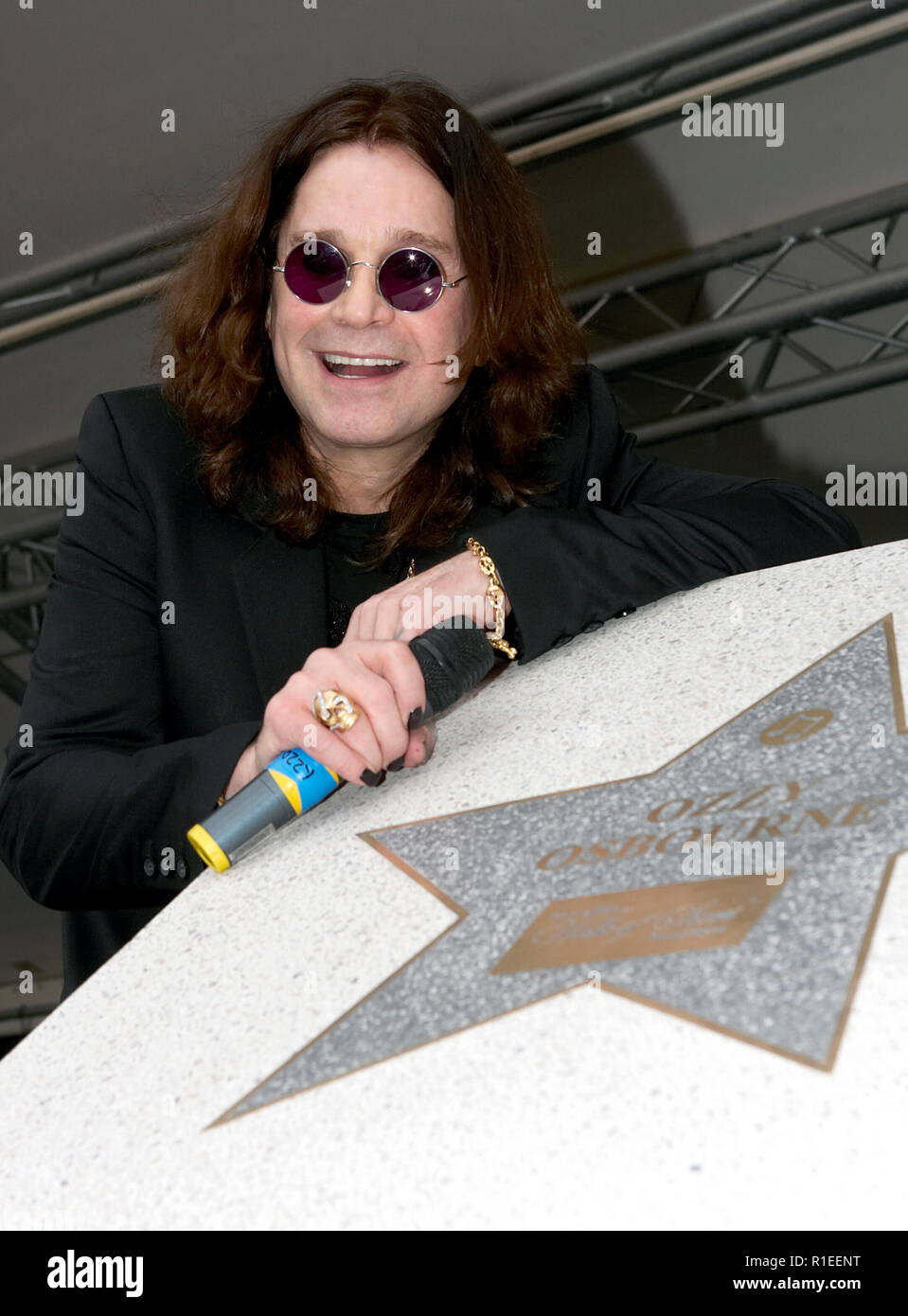 Ozzy Osbourne dei Black Sabbath nella foto durante la sua visita a Birmingham a ricevere il suo cammino di stelle award nel 2007 Foto Stock