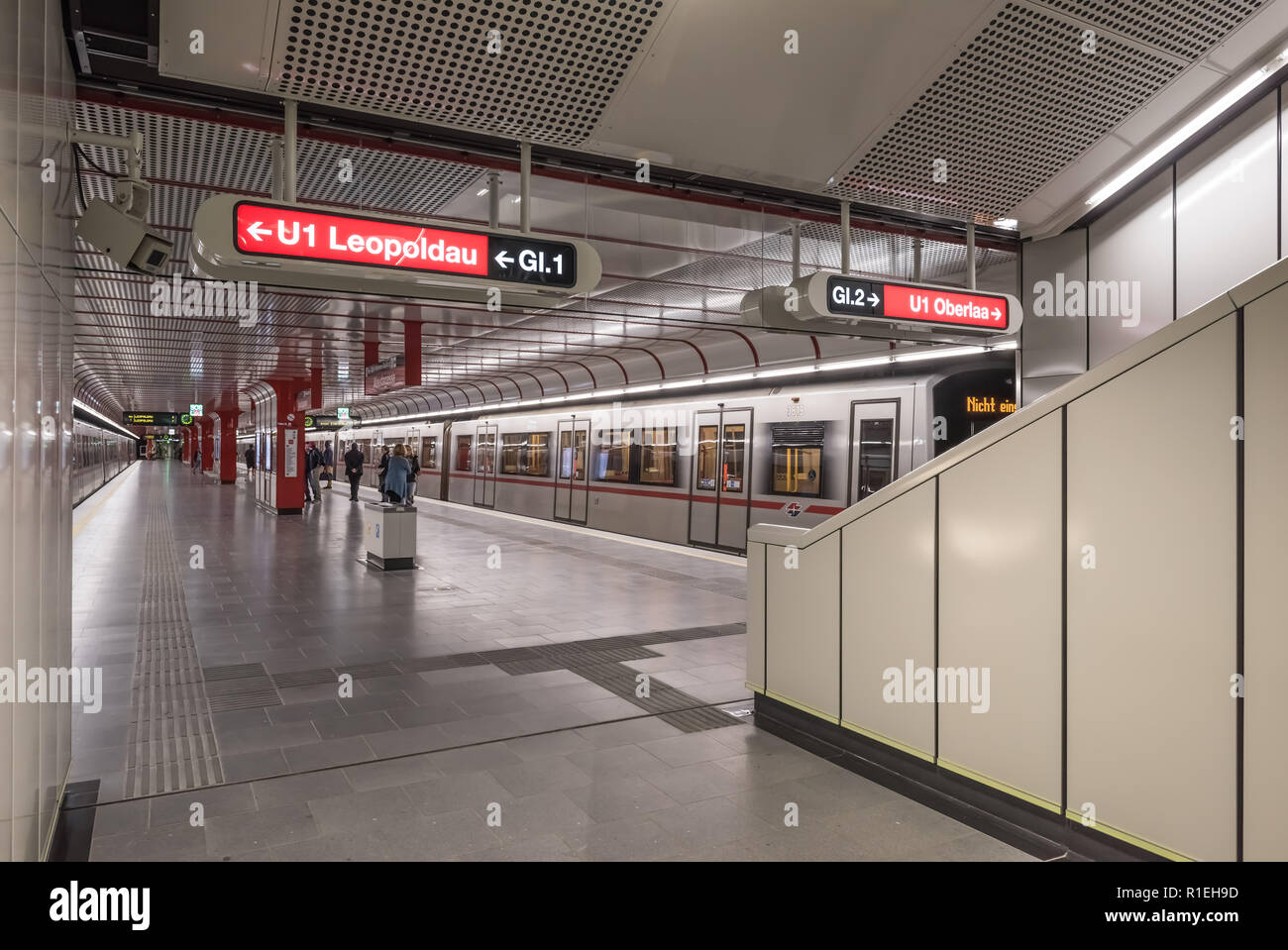 Wien, U-Bahn-Linie U1, stazione Alaudagasse Foto Stock