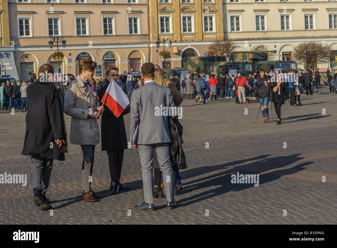 11.11.2018, Lublino: un gruppo di giovani per celebrare il centesimo anniversario della Polonia di indipendenza Foto Stock