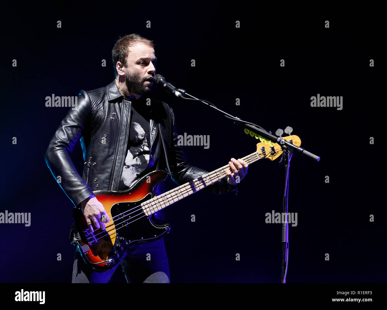 Christopher Wolstenholme con Muse esegue in concerto al BB & T Center di Sunrise, Florida il 22 febbraio 2013. Foto Stock