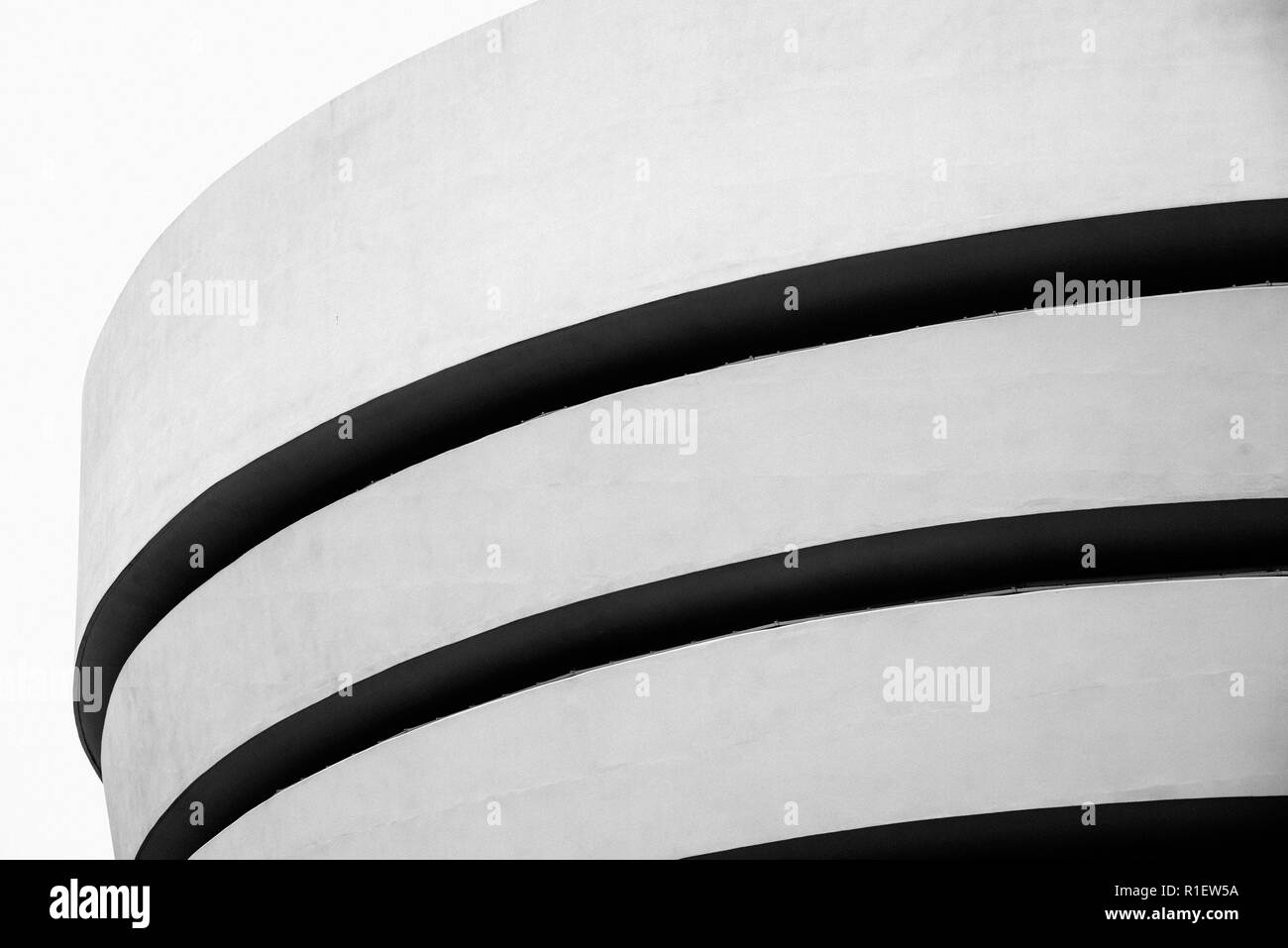 La città di New York, Stati Uniti d'America - 23 Giugno 2018: Il Solomon R Guggenheim il museo di arte moderna e contemporanea. Progettato da Frank Lloyd Wright Foto Stock