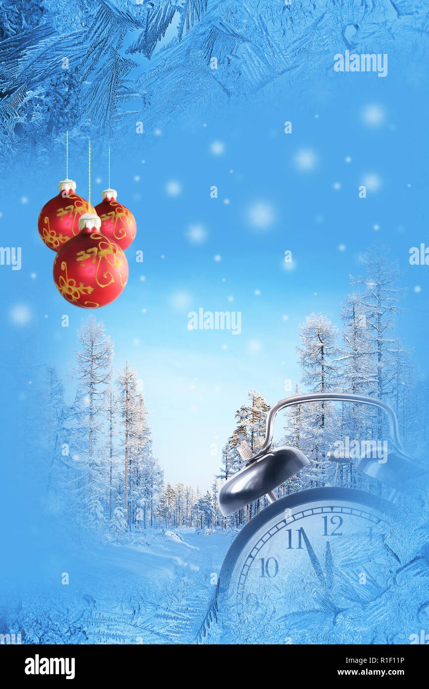 Cartolina di Natale con palline rosse e brina Foto Stock