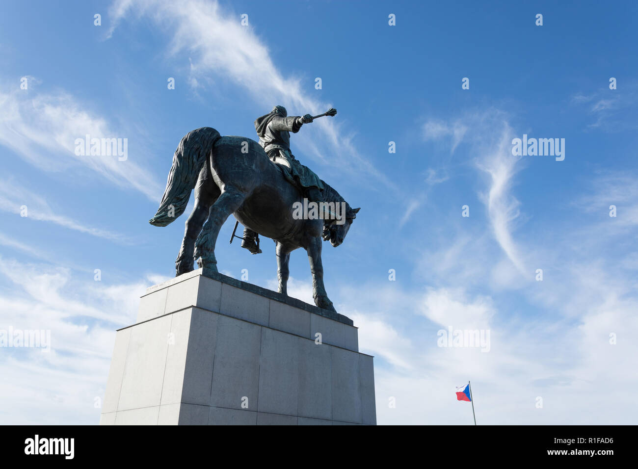 Monumento a Jan di Zizkov a Praga Repubblica Ceca, in una limpida giornata estiva, raffigurante una statua di un forte guerriero medievale a cavallo Foto Stock