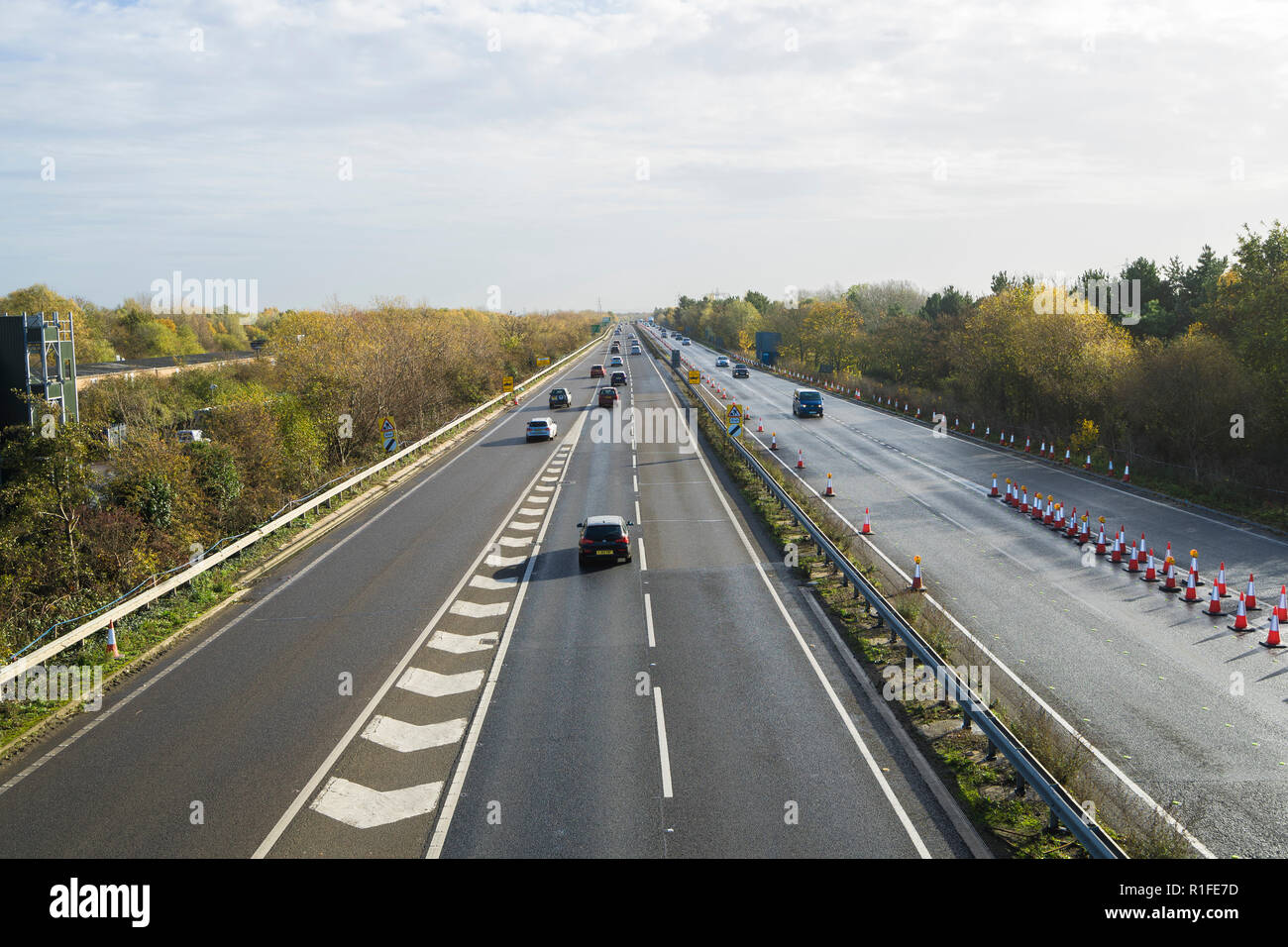 A14 guardando ad est da Milton ciclo/ponte pedonale 10/11/2018 Foto Stock