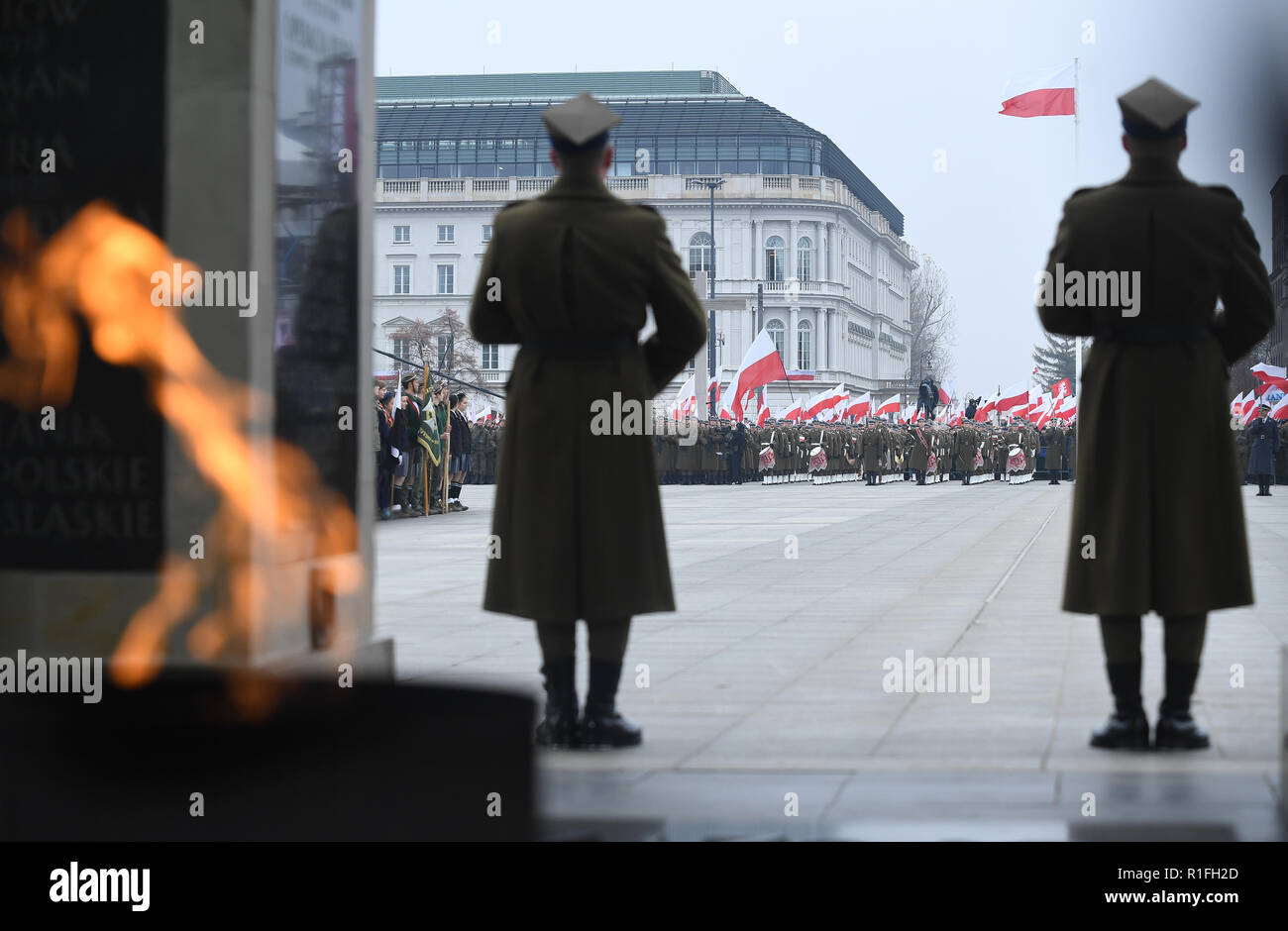 Varsavia, Polonia. Xi Nov, 2018. La celebrazione del centesimo anniversario del riacquistato l'indipendenza dalla Polonia nella parte anteriore della Tomba del Soldato Unnown o/p: Soldati Credito: Maciej Gillert/Alamy Live News Foto Stock