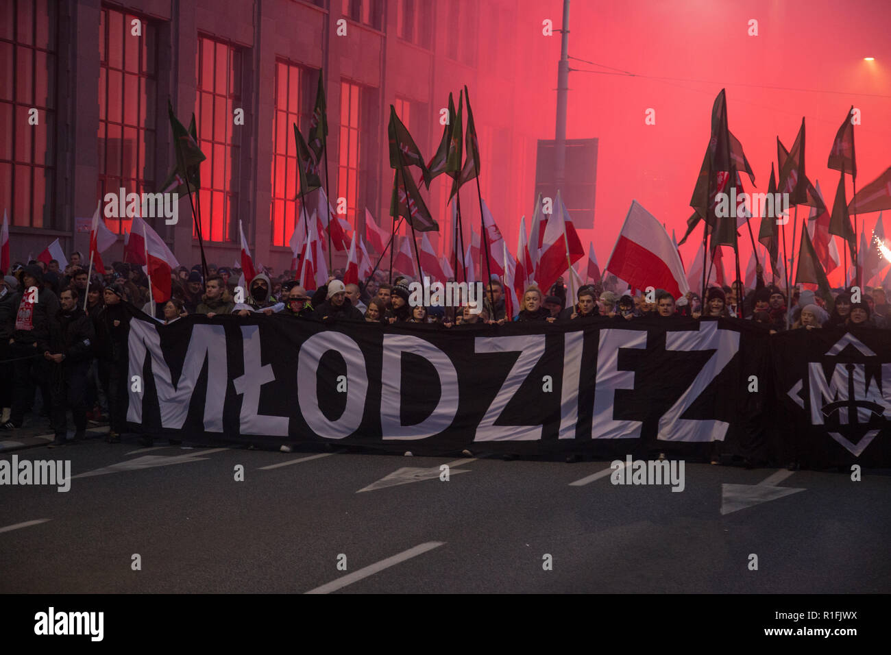 Varsavia, Polonia, 11 Novembre 2018: Celebrazioni del polacco del Giorno di indipendenza in una massa marzo che ha raccolto più di 200 mila persone. All-Polish Gioventù (Młodzież Wszechpolska) Foto Stock