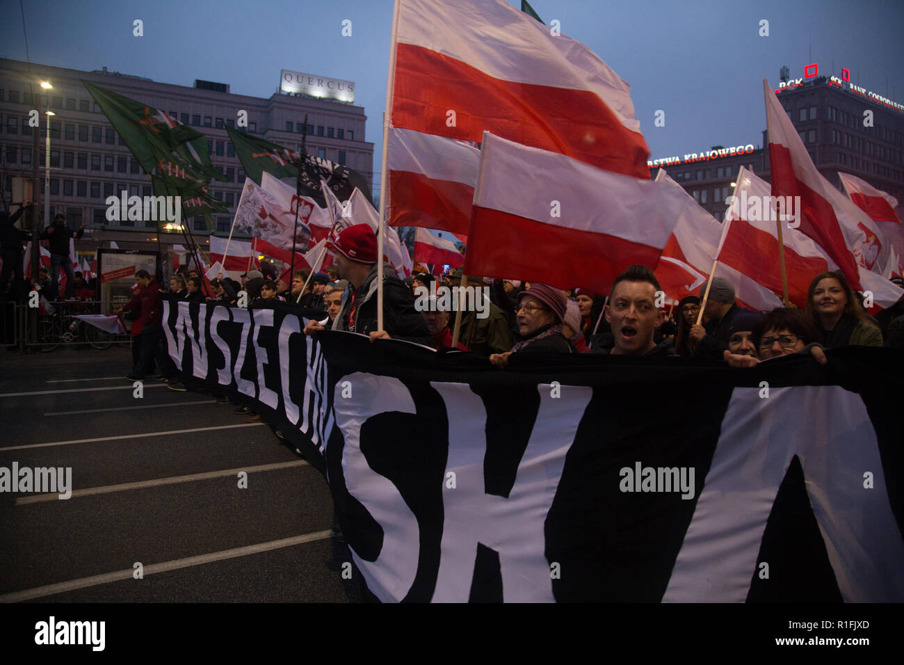 Varsavia, Polonia, 11 Novembre 2018: Celebrazioni del polacco del Giorno di indipendenza in una massa marzo che ha raccolto più di 200 mila persone - All-Polish Gioventù (Młodzież Wszechpolska) Foto Stock