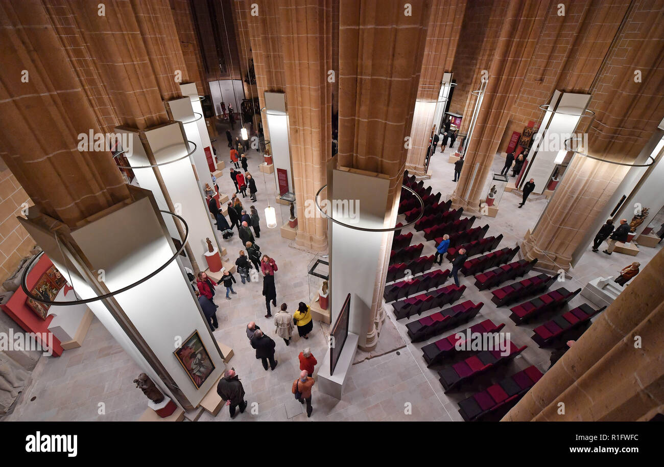 12 novembre 2018, Turingia, Mühlhausen: la mostra "di Unicorns e Dragon Slayers' si apre nel Museo di St. Marien. Circa sessanta opere medievali di arte del Land Turingia sarà sul display. La maggior parte di essi provengono dalla collezione della Klassik Stiftung Weimar e poteva essere visto in Stadtschloss Weimar dal 2000 al 2018. Nel corso di una revisione globale, il palazzo della città resterà chiusa al pubblico fino al 2023. Invece, la raccolta in futuro sarà nuovamente presentato al Museo di St. Marien in Mühlhausen. Foto: Martin Schutt/dpa-Zentralbild/dpa Foto Stock