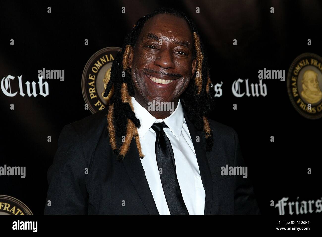 New York, NY, STATI UNITI D'AMERICA. Xii Nov, 2018. Boyd Tinsley presso gli arrivi di frati Club Icona intrattenimento premio a Billy Crystal, Ziegfeld sala da ballo, New York, NY Novembre 12, 2018. Credito: Steve Mack/Everett raccolta/Alamy Live News Foto Stock