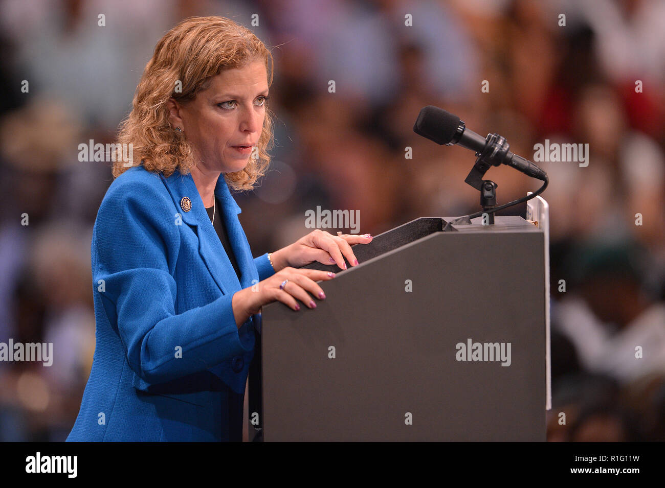 MIAMI, FL - 11 ottobre: Debbie Wasserman Schultz partecipa ad un evento di grassroots per il Presidente degli Stati Uniti Barack Obama al centro BankUnited su ottobre 11, 2012 a Miami in Florida. Persone: Debbie Wasserman Schultz Foto Stock